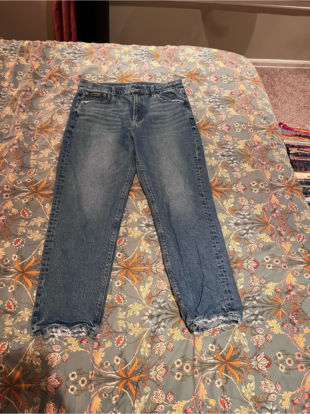 American Eagle Outfitters Women’s Medium Blue Straight-Leg Jeans